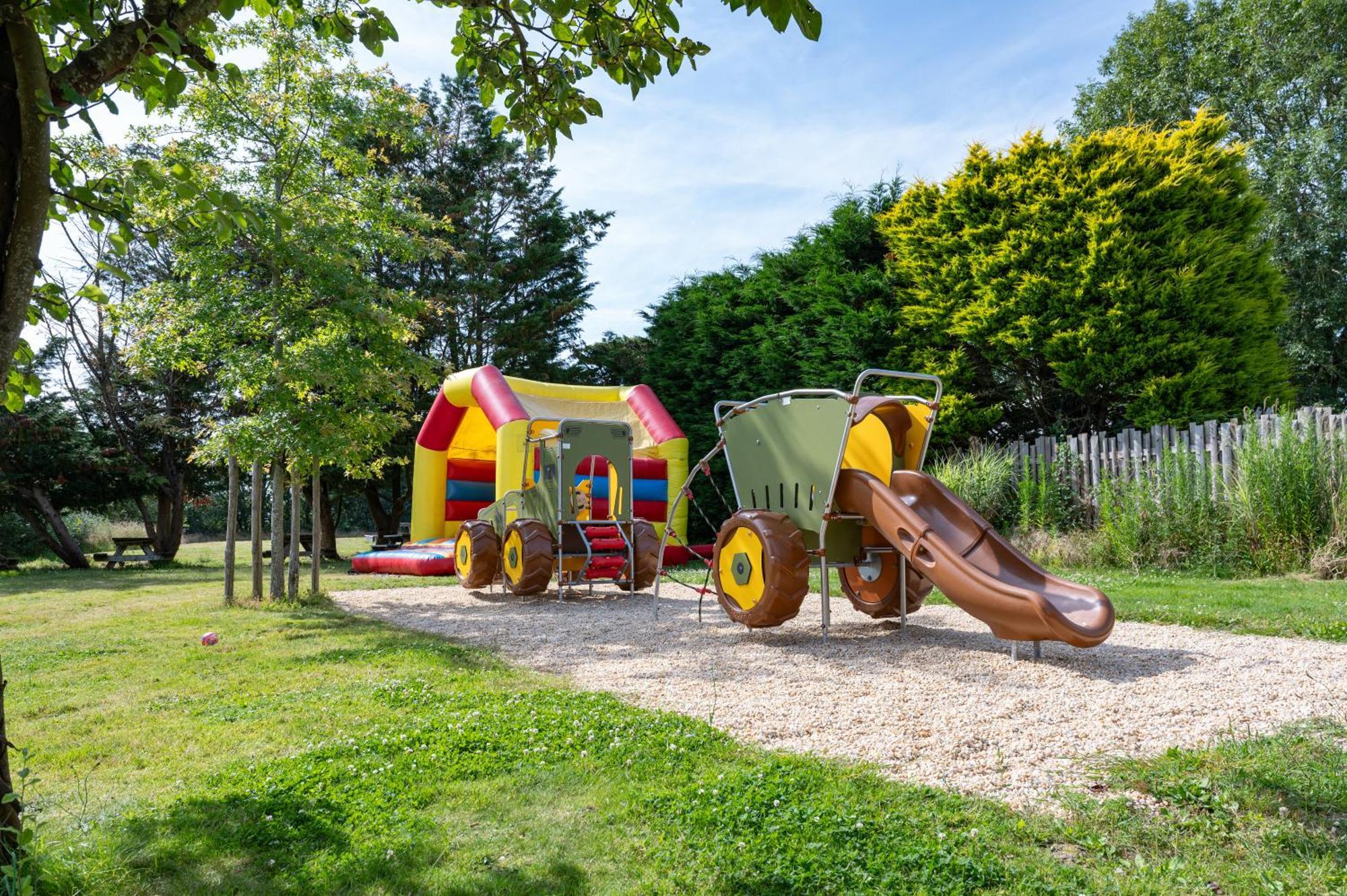 Camping RCN La Ferme du Latois Coëx Esterno foto