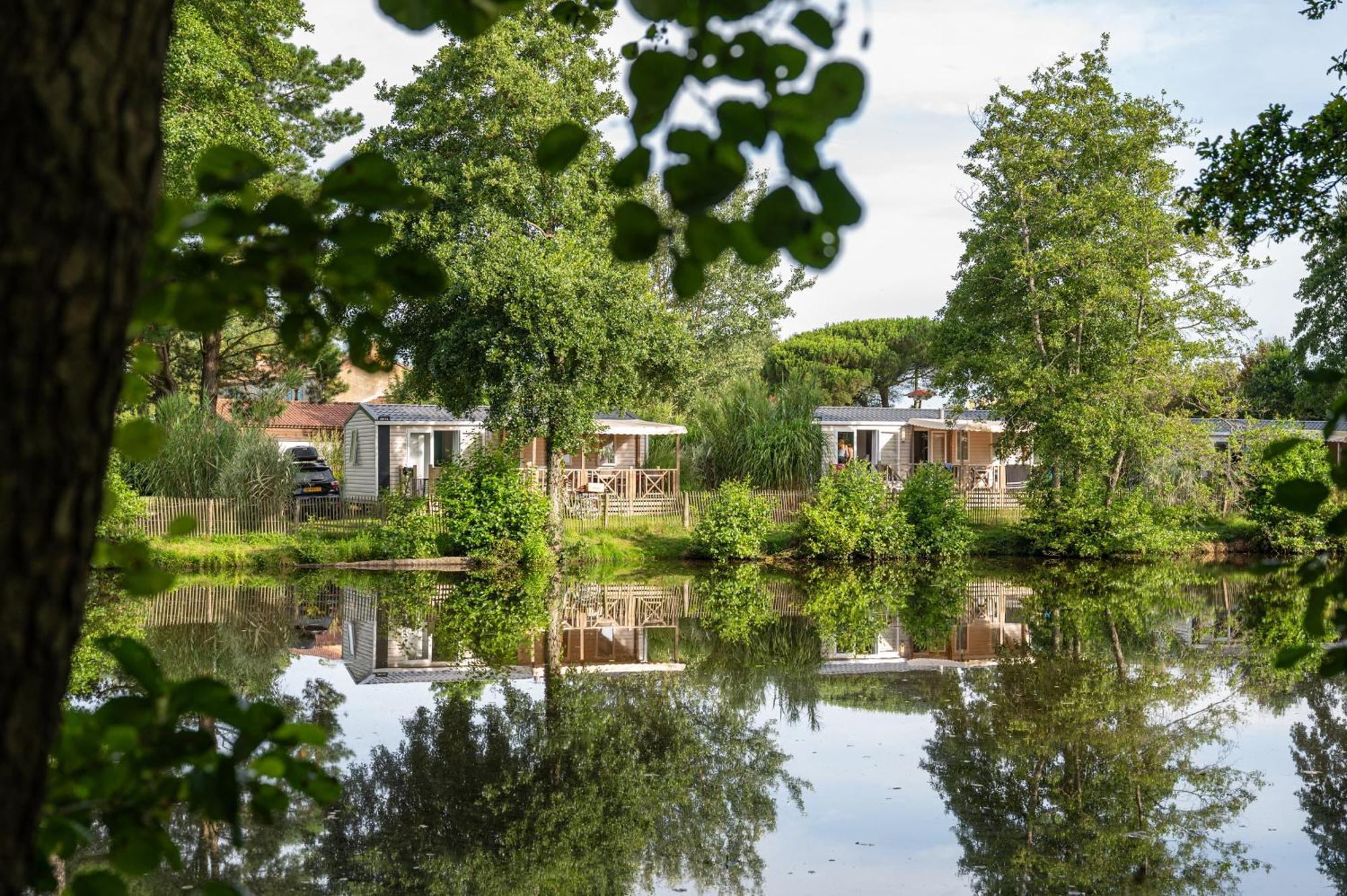 Camping RCN La Ferme du Latois Coëx Esterno foto